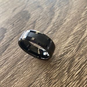 Men’s never worn black tungsten ring